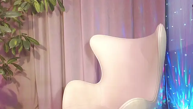 Snapshot of julia_renard chatting on February 16, 1:27 pm julia renard online show from February 16, 1:27 pm