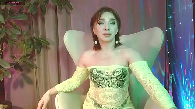 Snapshot of julia_renard chatting on October 26, 11:05 am julia renard online show from October 26, 11:05 am