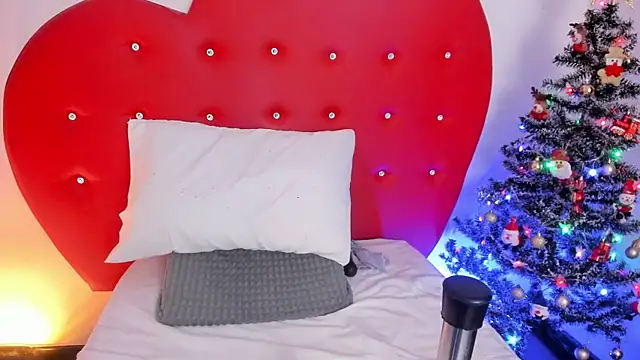 nicolette rock online show from December 3, 10:46 am