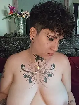 callmelouve online show from June 18, 4:33 pm