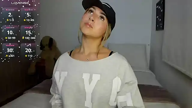 Snapshot of sophi_mooreno chatting on October 28, 11:29 pm sophi mooreno online show from October 28, 11:29 pm