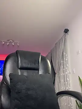 Snapshot of Frank_Farrell chatting on February 5, 6:40 am Frank Farrell online show from February 5, 6:40 am