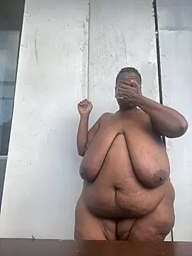 Snapshot of Biggblackboobs chatting on May 31, 7:59 am Biggblackboobs online show from May 31, 7:59 am