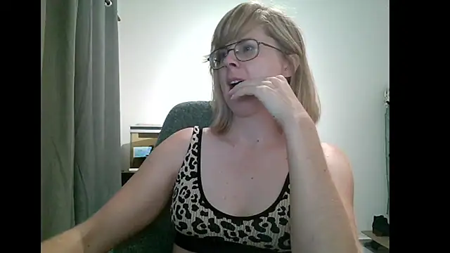 Snapshot of SavannaGirly chatting on February 12, 7:23 am SavannaGirly online show from February 12, 7:23 am
