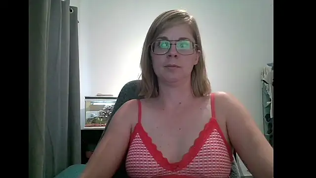 Snapshot of SavannaGirly chatting on February 12, 2:54 pm SavannaGirly online show from February 12, 2:54 pm