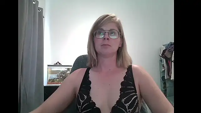 Snapshot of SavannaGirly chatting on February 17, 12:05 pm SavannaGirly online show from February 17, 12:05 pm