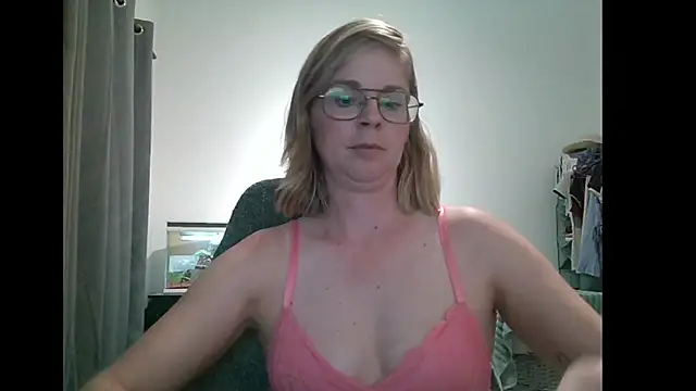 Snapshot of SavannaGirly chatting on February 23, 6:23 pm SavannaGirly online show from February 23, 6:23 pm