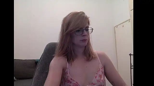 Snapshot of SavannaGirly chatting on September 14, 11:20 am SavannaGirly online show from September 14, 11:20 am