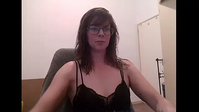 Snapshot of SavannaGirly chatting on March 17, 9:12 am SavannaGirly online show from March 17, 9:12 am