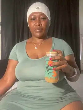 Snapshot of Cardiebae89 chatting on June 5, 6:52 am Cardiebae89 online show from June 5, 6:52 am