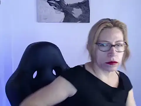 Snapshot of Chayla_Ruiz chatting on December 10, 1:11 pm Chayla Ruiz online show from December 10, 1:11 pm
