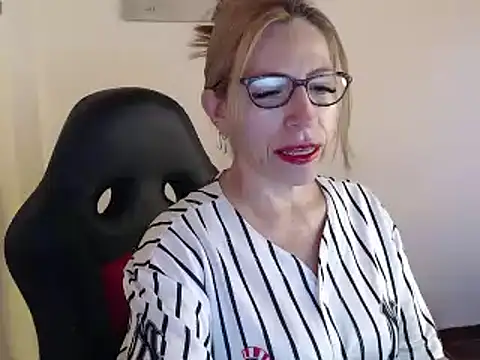 Snapshot of Chayla_Ruiz chatting on December 13, 12:39 pm Chayla Ruiz online show from December 13, 12:39 pm