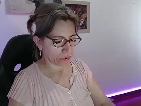 Snapshot of Chayla_Ruiz chatting on December 19, 9:28 pm Chayla Ruiz online show from December 19, 9:28 pm