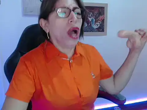 Snapshot of Chayla_Ruiz chatting on January 1, 1:37 pm Chayla Ruiz online show from January 1, 1:37 pm