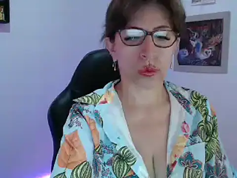 Snapshot of Chayla_Ruiz chatting on February 13, 12:00 pm Chayla Ruiz online show from February 13, 12:00 pm