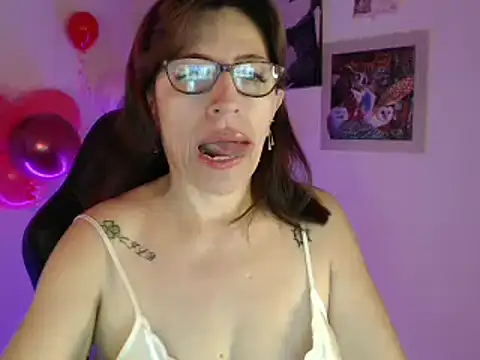 Snapshot of Chayla_Ruiz chatting on February 14, 1:08 pm Chayla Ruiz online show from February 14, 1:08 pm
