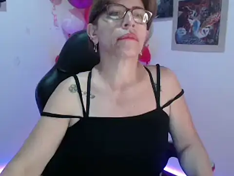Snapshot of Chayla_Ruiz chatting on February 18, 9:42 pm Chayla Ruiz online show from February 18, 9:42 pm