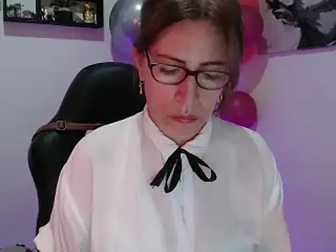 Snapshot of Chayla_Ruiz chatting on March 4, 9:43 pm Chayla Ruiz online show from March 4, 9:43 pm
