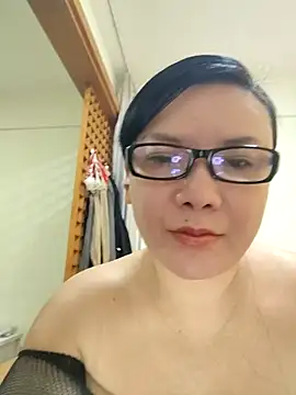 LILYsweetfcup online show from December 17, 12:38 am