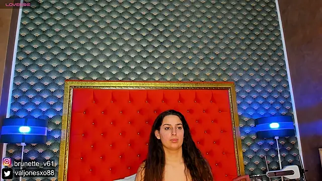 VallerieJones online show from February 28, 11:12 pm