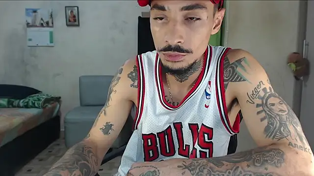 emiliano hottt online show from July 24, 3:10 pm