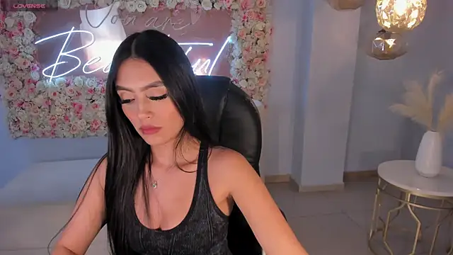 Snapshot of JadeEvansX chatting on December 23, 10:55 pm JadeEvansX online show from December 23, 10:55 pm