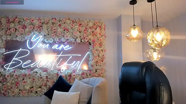 Snapshot of JadeEvansX chatting on November 16, 11:27 am JadeEvansX online show from November 16, 11:27 am