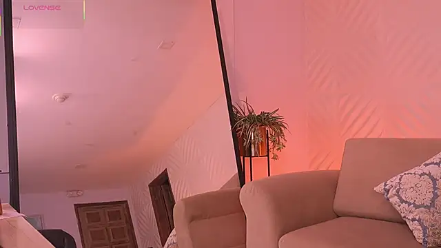 KateSunder online show from June 15, 8:49 am