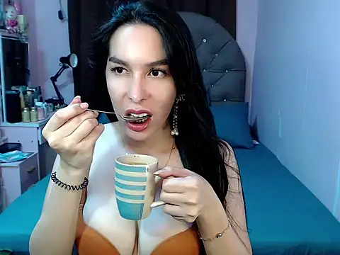 TSDESIREcindy29 online show from October 2, 11:06 am