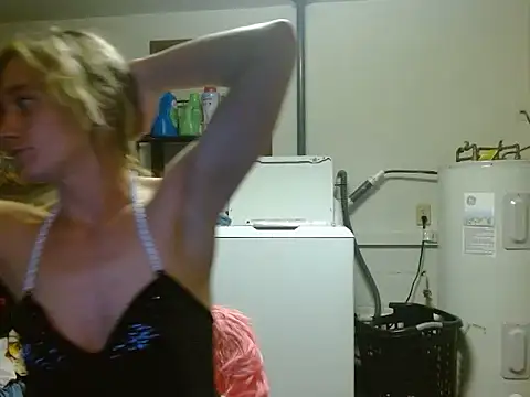 Snapshot of missymilf chatting on October 12, 12:53 am missymilf online show from October 12, 12:53 am