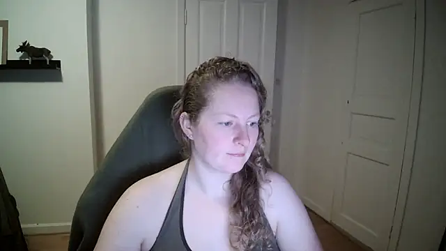 Snapshot of Girlnina-1995 chatting on December 2, 8:41 am Girlnina-1995 online show from December 2, 8:41 am