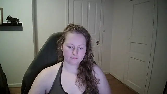 Snapshot of Girlnina-1995 chatting on December 2, 11:45 am Girlnina-1995 online show from December 2, 11:45 am