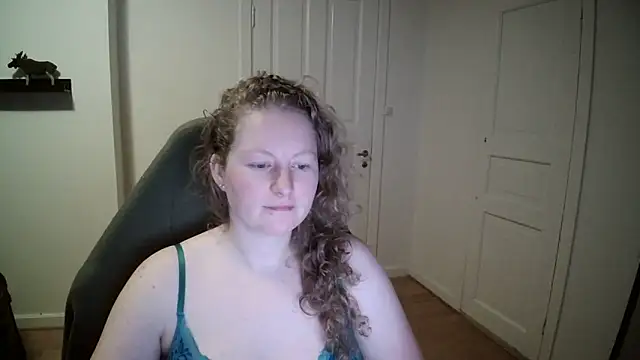 Snapshot of Girlnina-1995 chatting on December 3, 5:01 pm Girlnina-1995 online show from December 3, 5:01 pm