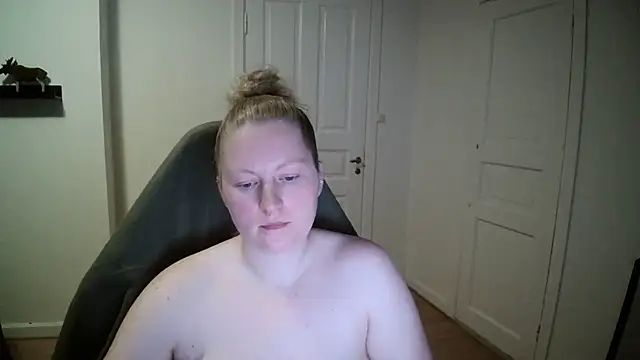 Snapshot of Girlnina-1995 chatting on December 4, 6:50 pm Girlnina-1995 online show from December 4, 6:50 pm
