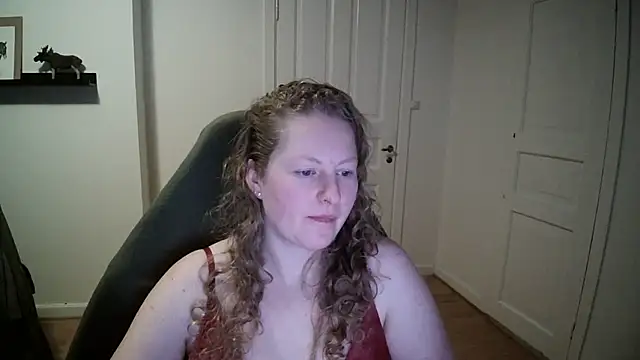 Snapshot of Girlnina-1995 chatting on December 9, 2:17 pm Girlnina-1995 online show from December 9, 2:17 pm