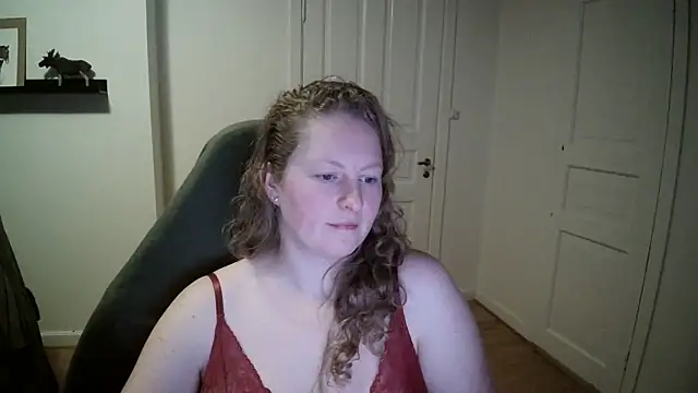 Snapshot of Girlnina-1995 chatting on December 9, 5:19 pm Girlnina-1995 online show from December 9, 5:19 pm