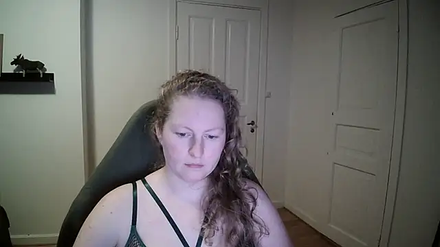 Snapshot of Girlnina-1995 chatting on December 10, 5:11 pm Girlnina-1995 online show from December 10, 5:11 pm