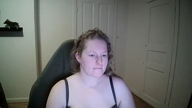 Snapshot of Girlnina-1995 chatting on December 12, 7:37 pm Girlnina-1995 online show from December 12, 7:37 pm