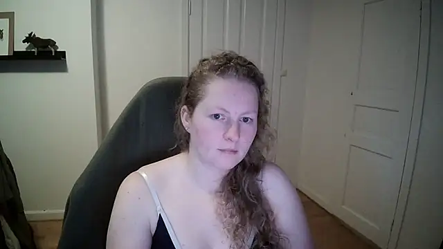 Snapshot of Girlnina-1995 chatting on December 13, 11:02 am Girlnina-1995 online show from December 13, 11:02 am