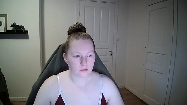 Snapshot of Girlnina-1995 chatting on December 16, 8:20 am Girlnina-1995 online show from December 16, 8:20 am