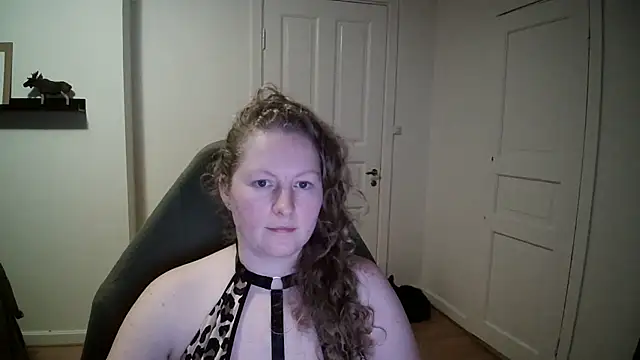 Snapshot of Girlnina-1995 chatting on December 18, 5:31 pm Girlnina-1995 online show from December 18, 5:31 pm