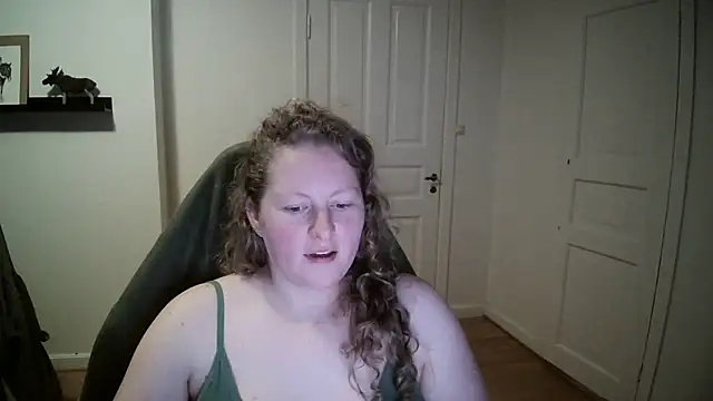 Snapshot of Girlnina-1995 chatting on December 30, 5:34 pm Girlnina-1995 online show from December 30, 5:34 pm