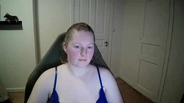 Snapshot of Girlnina-1995 chatting on January 6, 5:59 pm Girlnina-1995 online show from January 6, 5:59 pm