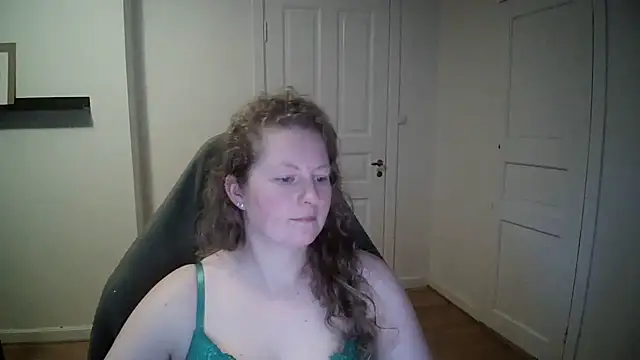 Snapshot of Girlnina-1995 chatting on January 14, 12:03 pm Girlnina-1995 online show from January 14, 12:03 pm