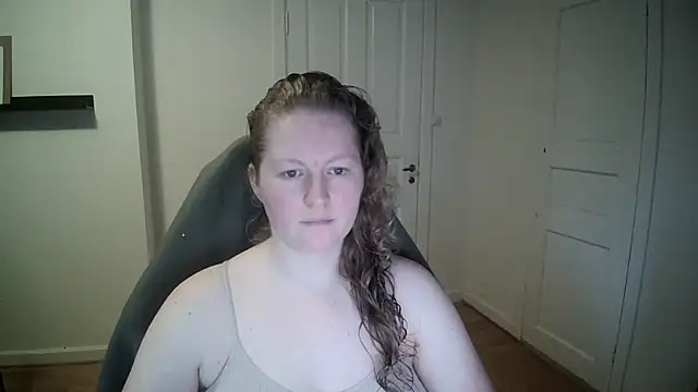 Snapshot of Girlnina-1995 chatting on January 20, 9:24 am Girlnina-1995 online show from January 20, 9:24 am