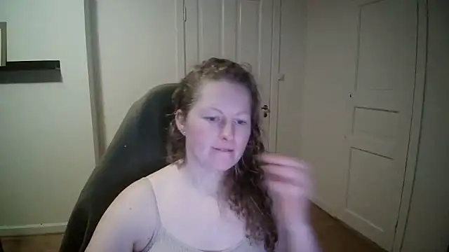 Snapshot of Girlnina-1995 chatting on January 20, 3:39 pm Girlnina-1995 online show from January 20, 3:39 pm