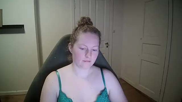 Snapshot of Girlnina-1995 chatting on January 21, 4:05 pm Girlnina-1995 online show from January 21, 4:05 pm