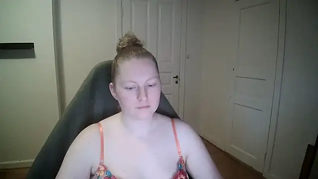 Snapshot of Girlnina-1995 chatting on January 22, 11:56 am Girlnina-1995 online show from January 22, 11:56 am
