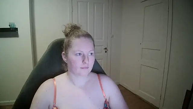 Snapshot of Girlnina-1995 chatting on January 22, 7:34 pm Girlnina-1995 online show from January 22, 7:34 pm