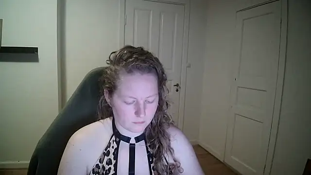 Snapshot of Girlnina-1995 chatting on January 28, 7:21 pm Girlnina-1995 online show from January 28, 7:21 pm